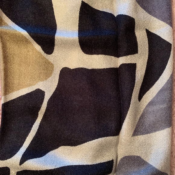 Bijoux Terner Fringe Scarf Wrap Shawl - Picture 2 of 3